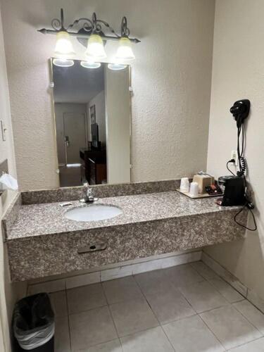 Americas Best Value Inn - Edna Экстерьер фото