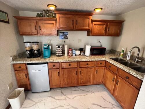 Americas Best Value Inn - Edna Экстерьер фото